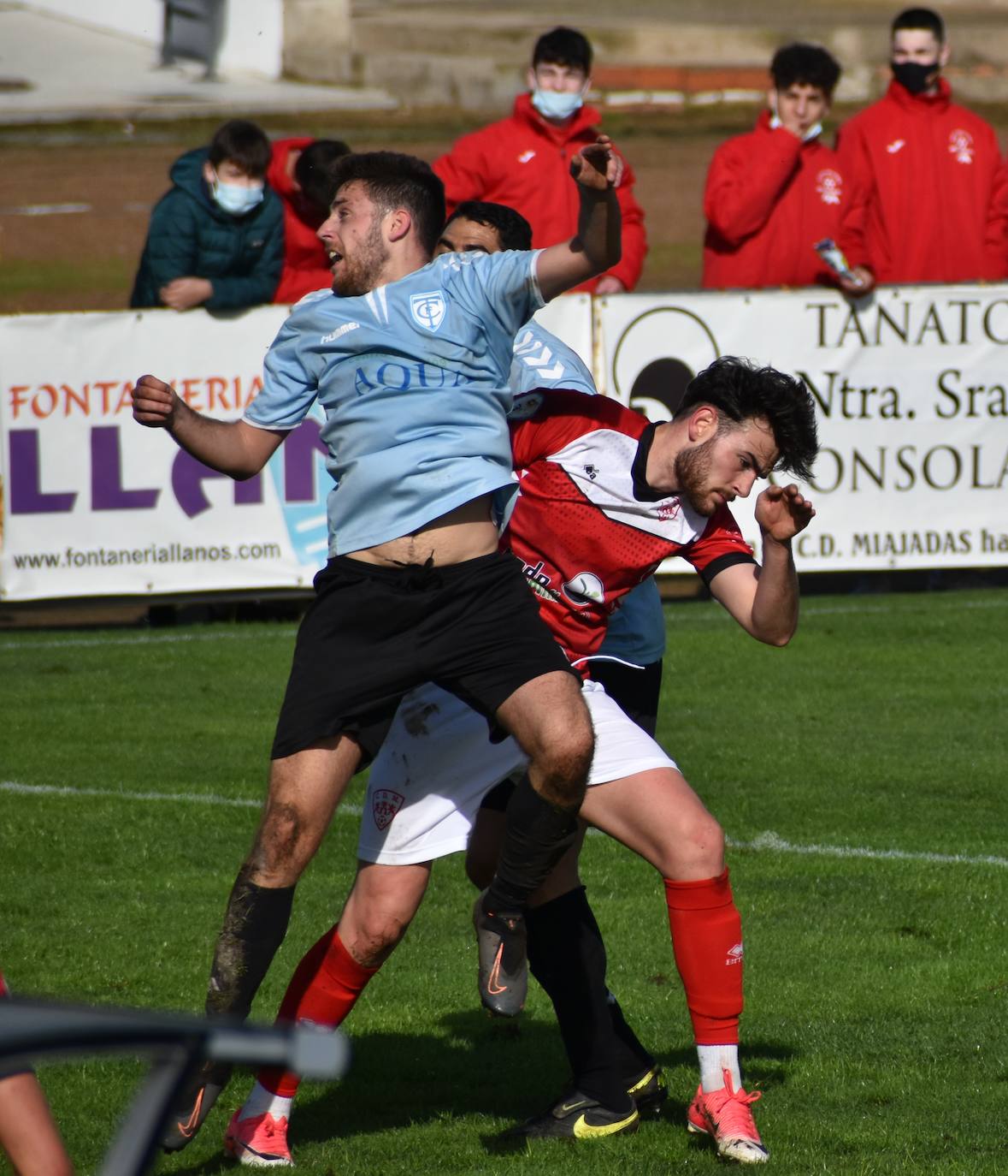 El Miajadas se reafirma como tercero de grupo tras el partido disputado ante el Trujillo, en el que, aunque Bryan aventajaba el marcador para los trujillanos, Edu Salles se encargó de igualar el partido para sentenciarlo en el 93, consiguiendo la victoria miajadeña a 2-1. 