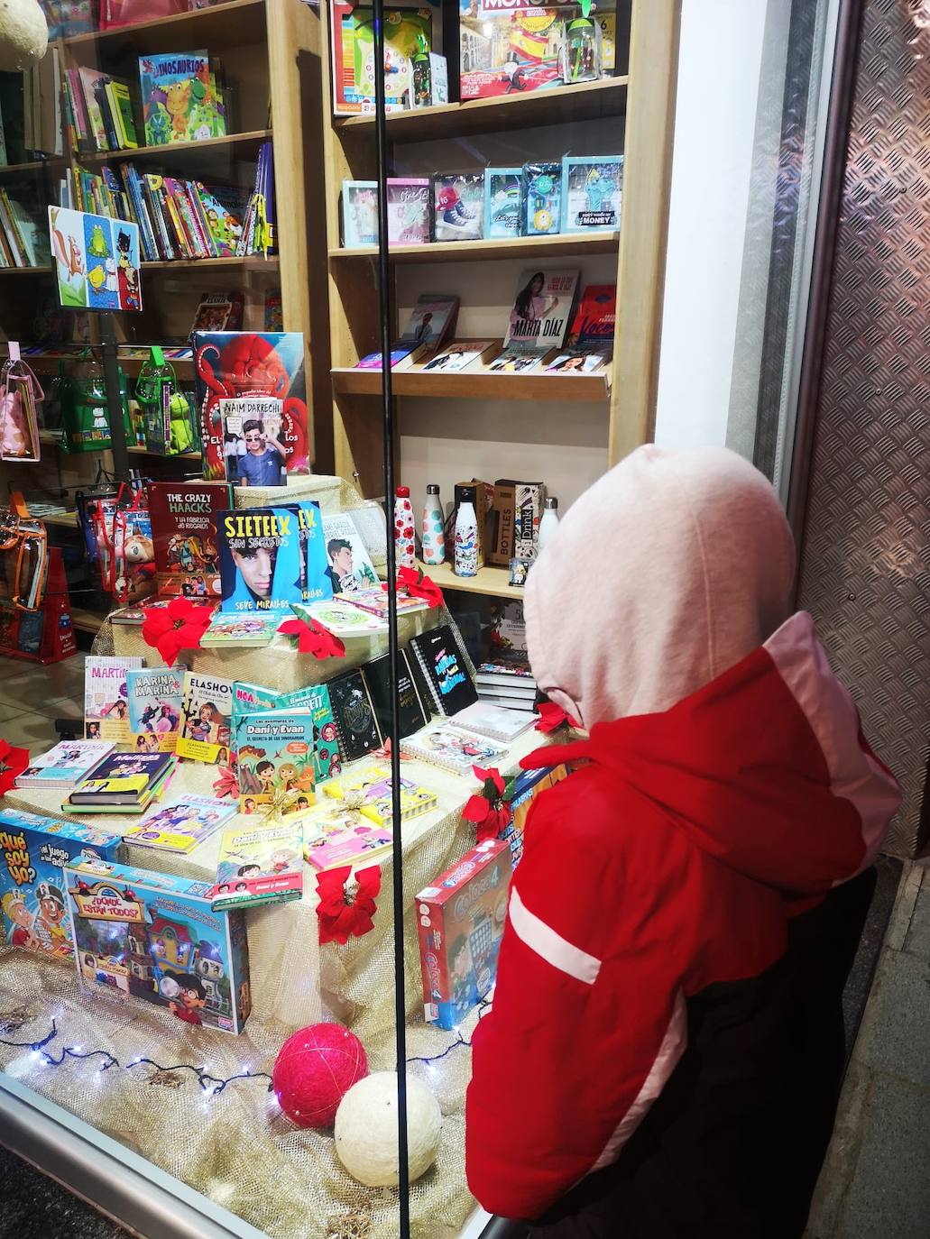 El I concurso fotográfico navideño del comercio de Miajadas 2020 ha dejado atrás un amargo año de la forma más dulce, esperanzadora y soñadora. 