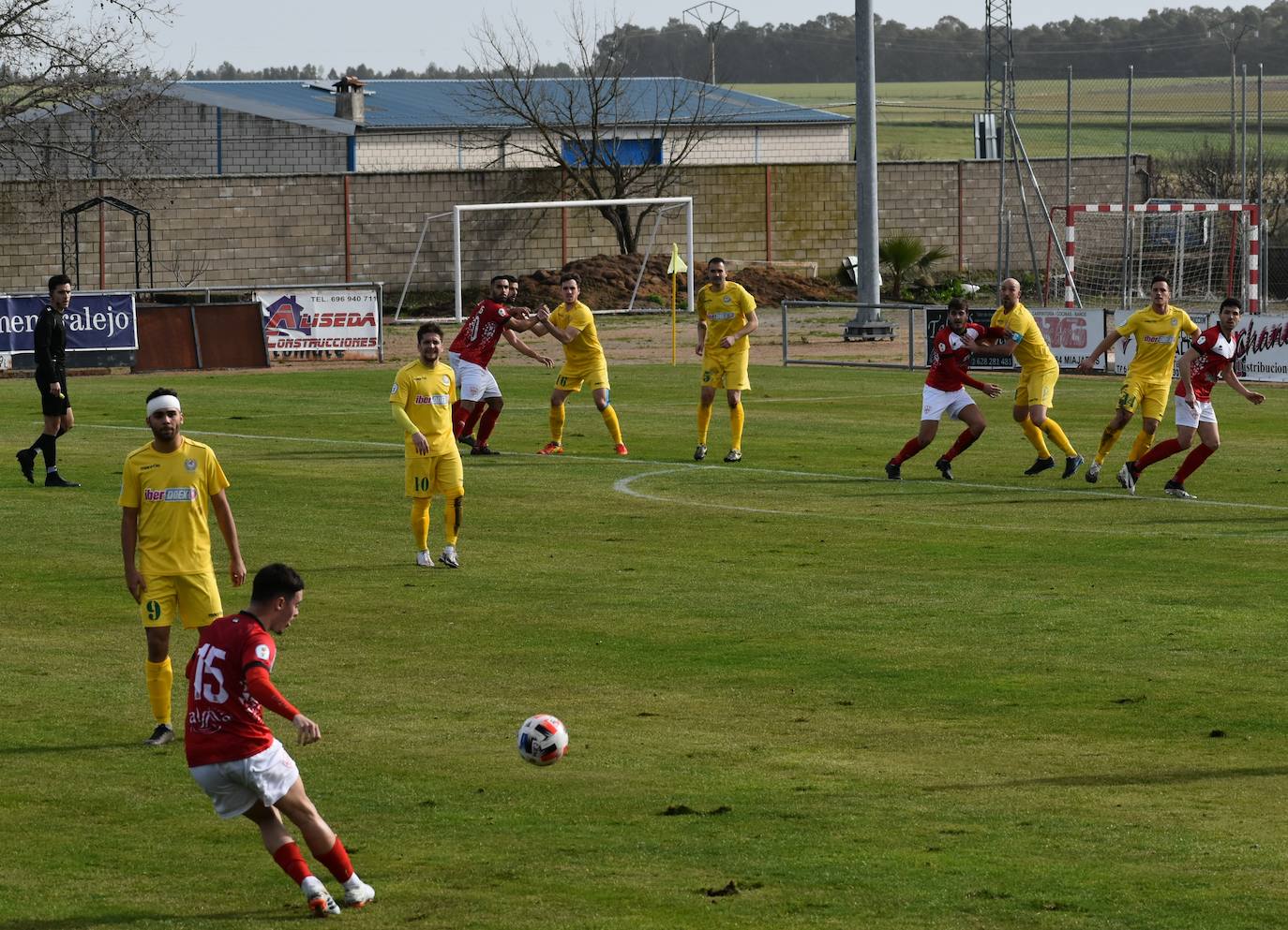 Un gol de cabeza de Matheus, un penalti de Salles y uno del brasileño al regate con el guardameta valverdeño, junto con otro penalti por Aitor fueron los tantos que dieron movimiento al partido. 