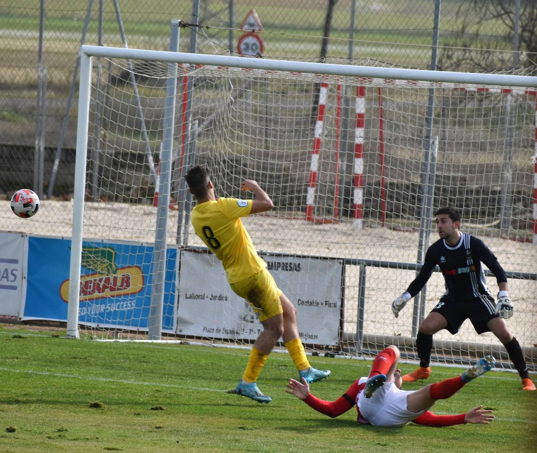 Un gol de cabeza de Matheus, un penalti de Salles y uno del brasileño al regate con el guardameta valverdeño, junto con otro penalti por Aitor fueron los tantos que dieron movimiento al partido. 