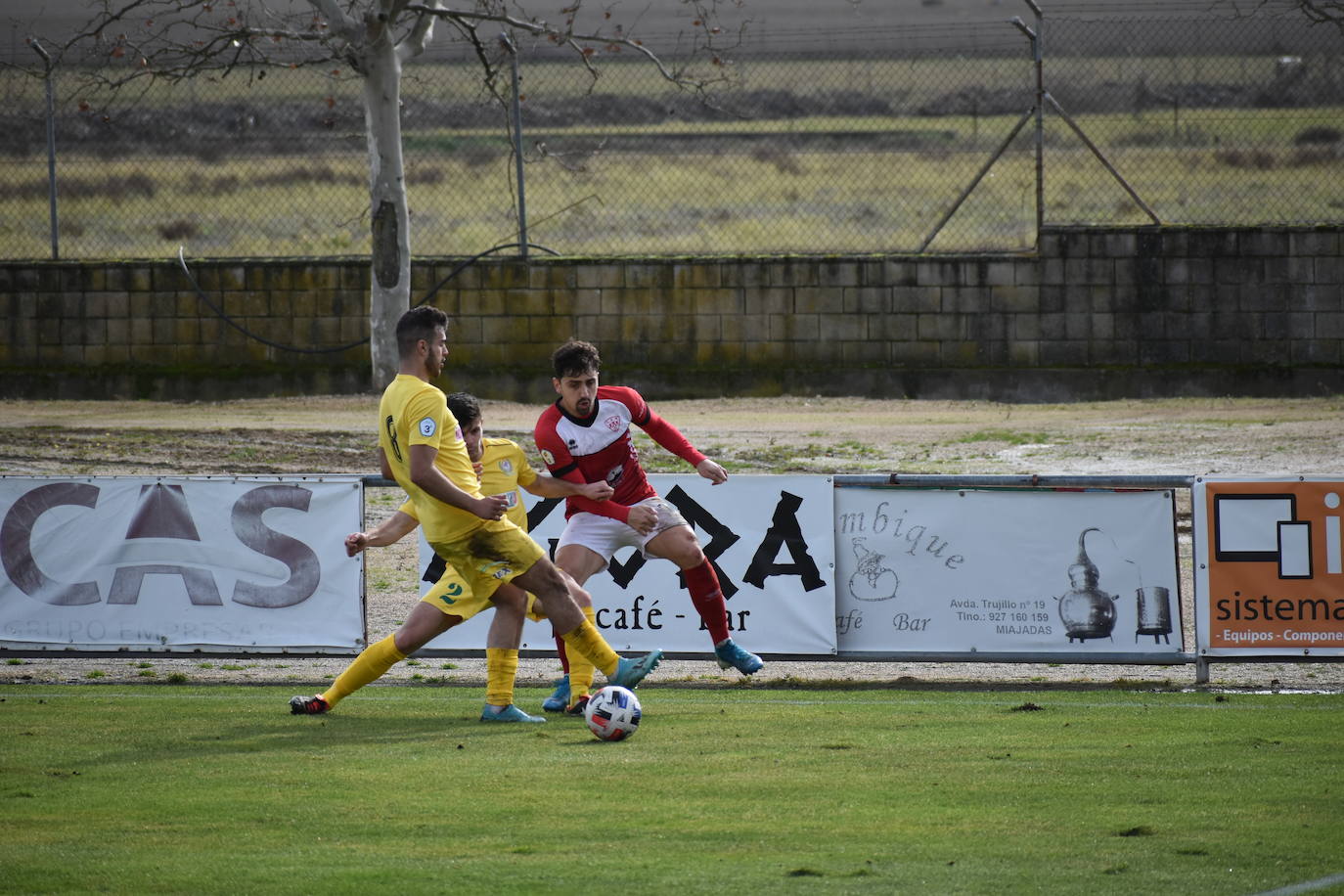 Un gol de cabeza de Matheus, un penalti de Salles y uno del brasileño al regate con el guardameta valverdeño, junto con otro penalti por Aitor fueron los tantos que dieron movimiento al partido. 