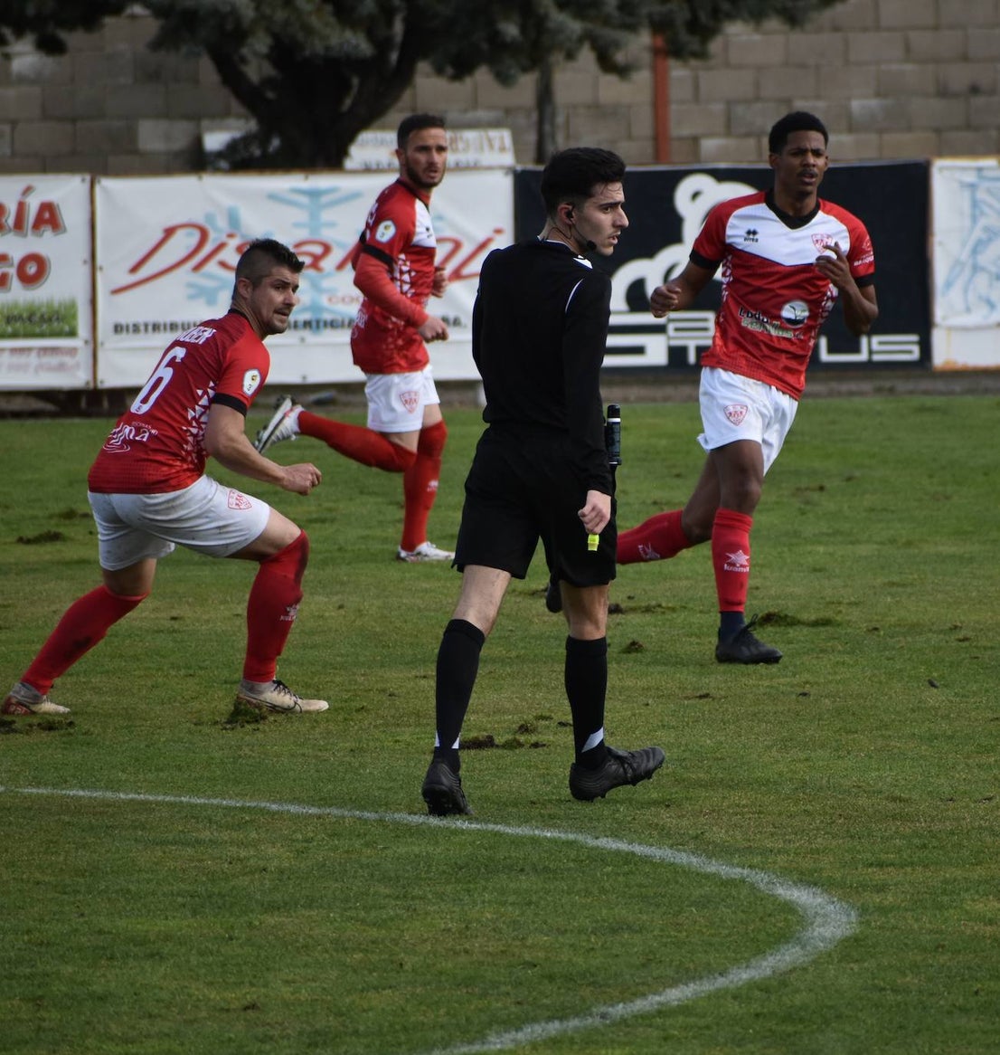 Un gol de cabeza de Matheus, un penalti de Salles y uno del brasileño al regate con el guardameta valverdeño, junto con otro penalti por Aitor fueron los tantos que dieron movimiento al partido. 