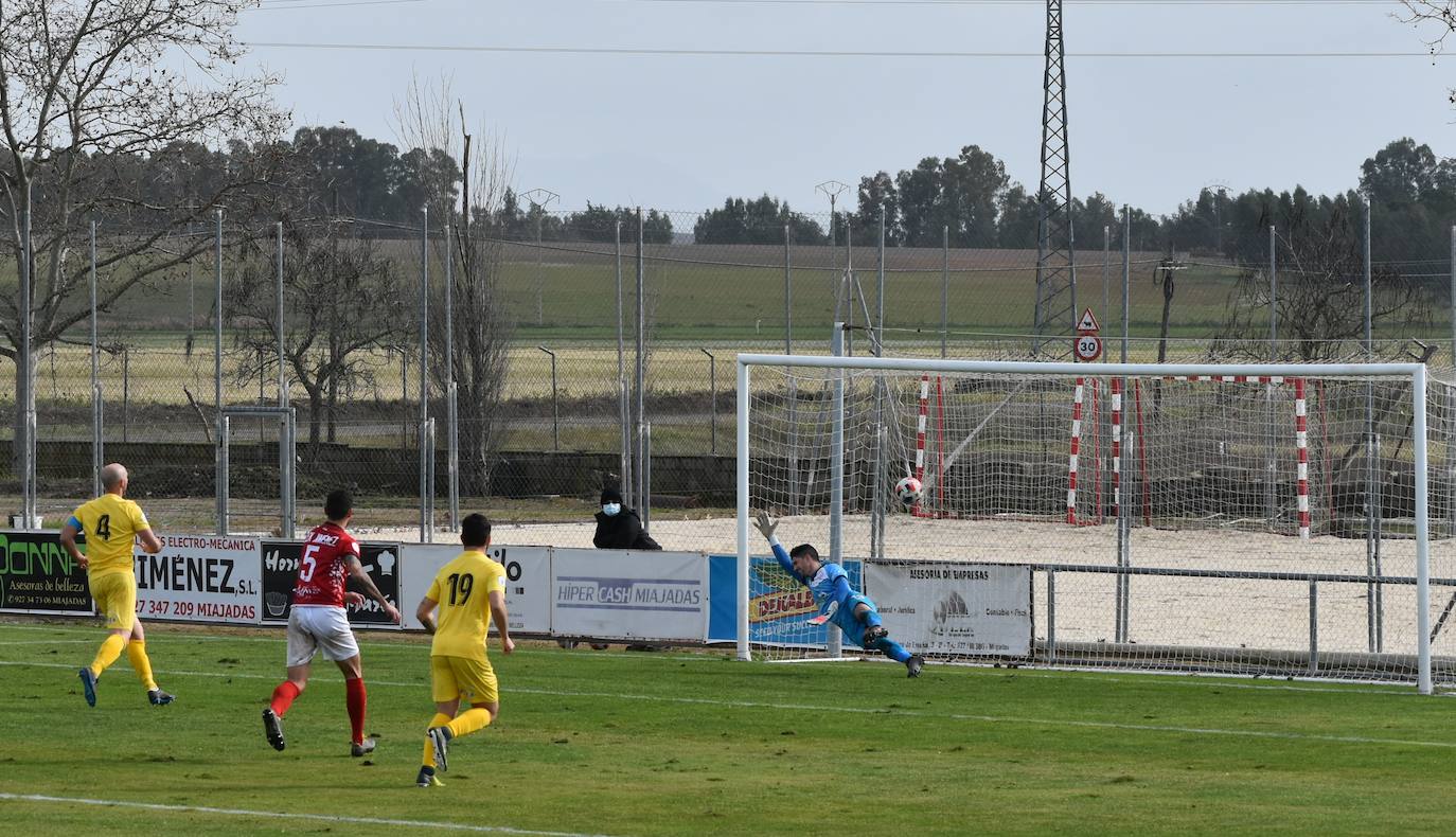 Un gol de cabeza de Matheus, un penalti de Salles y uno del brasileño al regate con el guardameta valverdeño, junto con otro penalti por Aitor fueron los tantos que dieron movimiento al partido. 