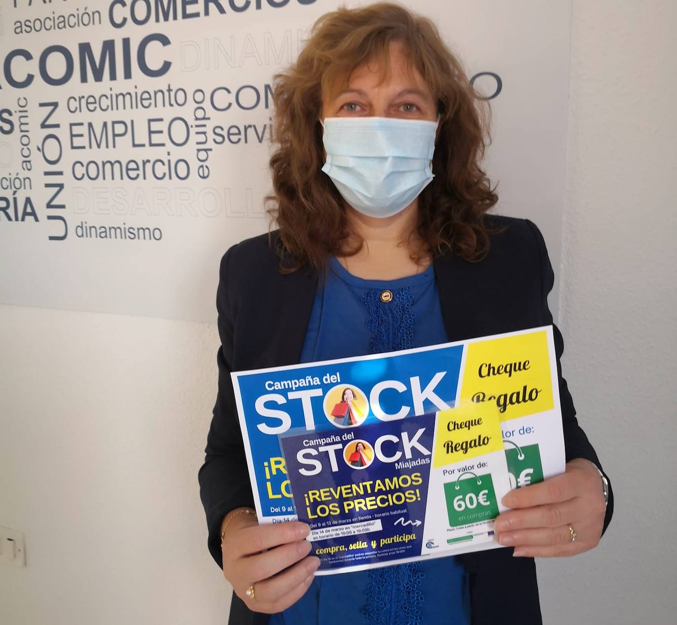 El sol, las altas temperaturas y las buenas compra-ventas pusieron la guinda a la Campaña del Stock en Miajadas. Vecinos y visitantes se animaron a dar un paseo por la zona del mercadillo donde el domingo se instalaron un total de 18 comerciantes de la localidad, quienes a su vez pasaron un gran día en familia. Ropa y calzado para todas las edades, complementos, artículos de decoración, muebles, productos de herboristería, jardinería, todo para las mascotas, aperitivos,.... Durante la jornada entregaron el cheque de 10 euros y al final de ella sortearon en directo los tres cheques de 60, 80 y 150 euros entre los clientes. 