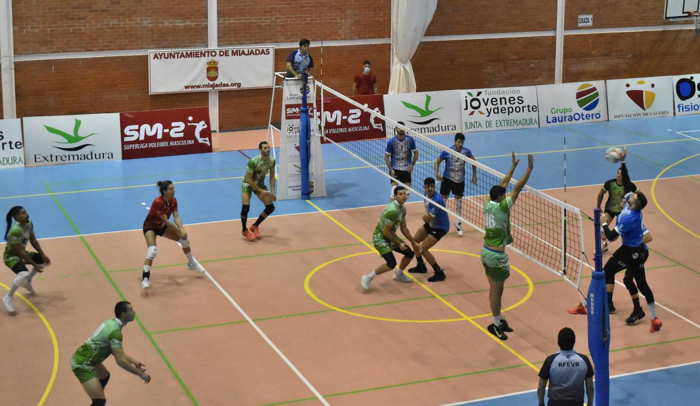 Primera jornada de liga, en la que el equipo miajadeño recibió en casa al Intasa San Sadurniño 