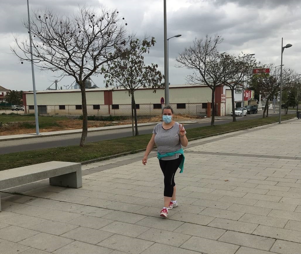 Ayer, 6 de abril, se celebró el Día Internacional del Deporte para el Desarrollo y la Paz, y los miajadeños se volcaron para poner su granito de arena. El Área de Deportes recibió una amplia respuesta a su propuesta convertida en fotografías de todos los deportistas con los que Miajadas tiene la suerte de contar. Voleibol, baloncesto, ciclismo, pádel, marcha, senderismo, running, ping pong, patinaje,... Todo lo que contribuya a la salud física es bienvenido. 