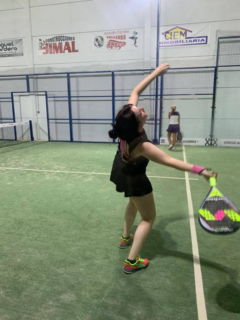 Ayer, 6 de abril, se celebró el Día Internacional del Deporte para el Desarrollo y la Paz, y los miajadeños se volcaron para poner su granito de arena. El Área de Deportes recibió una amplia respuesta a su propuesta convertida en fotografías de todos los deportistas con los que Miajadas tiene la suerte de contar. Voleibol, baloncesto, ciclismo, pádel, marcha, senderismo, running, ping pong, patinaje,... Todo lo que contribuya a la salud física es bienvenido. 