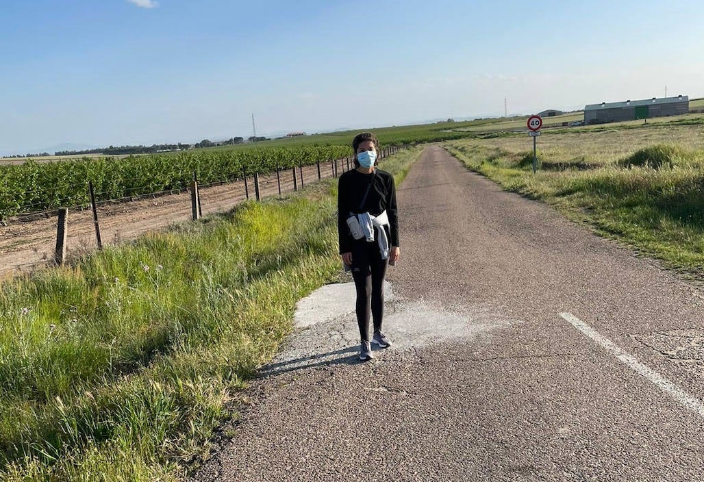 Ayer, 6 de abril, se celebró el Día Internacional del Deporte para el Desarrollo y la Paz, y los miajadeños se volcaron para poner su granito de arena. El Área de Deportes recibió una amplia respuesta a su propuesta convertida en fotografías de todos los deportistas con los que Miajadas tiene la suerte de contar. Voleibol, baloncesto, ciclismo, pádel, marcha, senderismo, running, ping pong, patinaje,... Todo lo que contribuya a la salud física es bienvenido. 