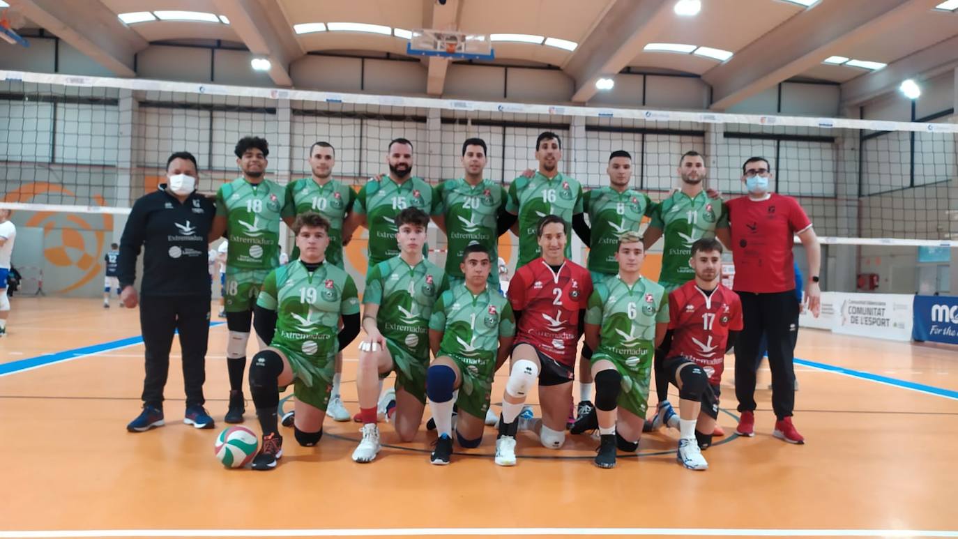 Foto de equipo del Extremadura Grupo Laura Otero antes del partido frente al Cisneros Alter 
