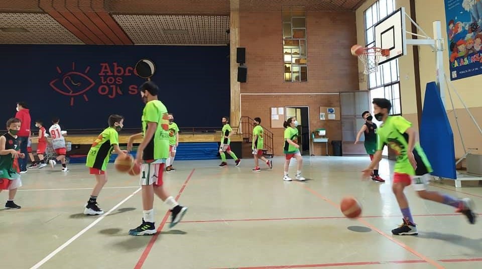 Entrenamientos previos al partido de baloncesto del club miajadeño en Mérida 