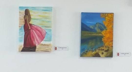 Alonso de Ojeda acogió durante su semana cultural una exposición en la que los visitantes pudieron admirar las obras de los artistas locales, alumnos del curso de pintura de la Universidad Popular. Un total de 28 cuadros, tanto en óleo como en acuarela. 