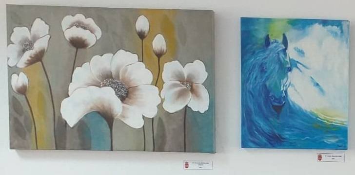 Alonso de Ojeda acogió durante su semana cultural una exposición en la que los visitantes pudieron admirar las obras de los artistas locales, alumnos del curso de pintura de la Universidad Popular. Un total de 28 cuadros, tanto en óleo como en acuarela. 
