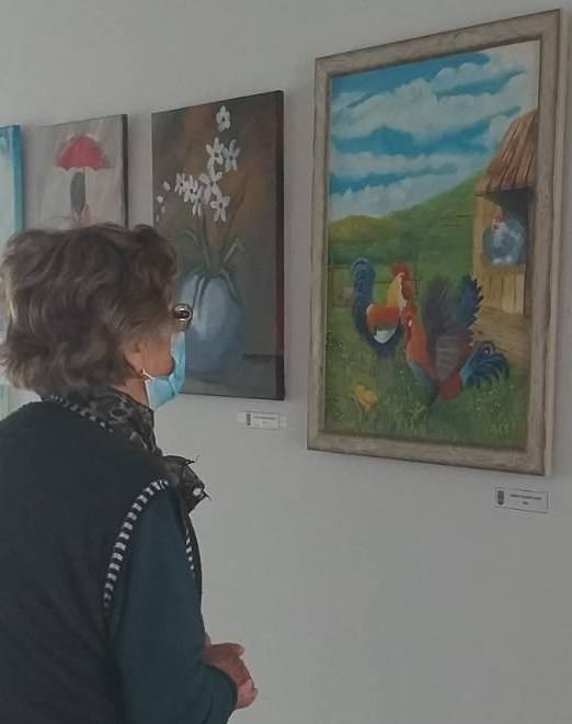 Alonso de Ojeda acogió durante su semana cultural una exposición en la que los visitantes pudieron admirar las obras de los artistas locales, alumnos del curso de pintura de la Universidad Popular. Un total de 28 cuadros, tanto en óleo como en acuarela. 