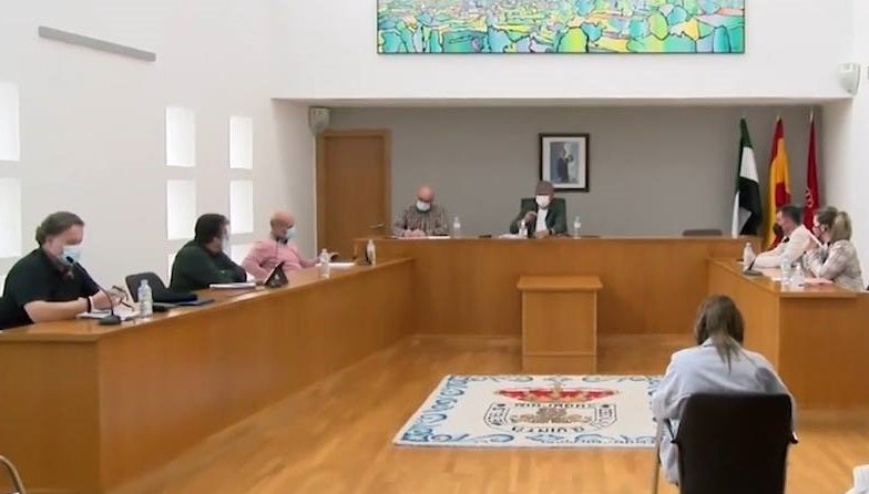 Sesión plenaria Extraordinaria del 30 de abril de 2021 celebrada en el ayuntamiento de Miajadas 