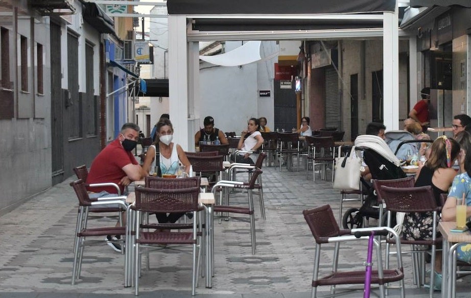 Los miajadeños disfrutan de una tarde de terraza 