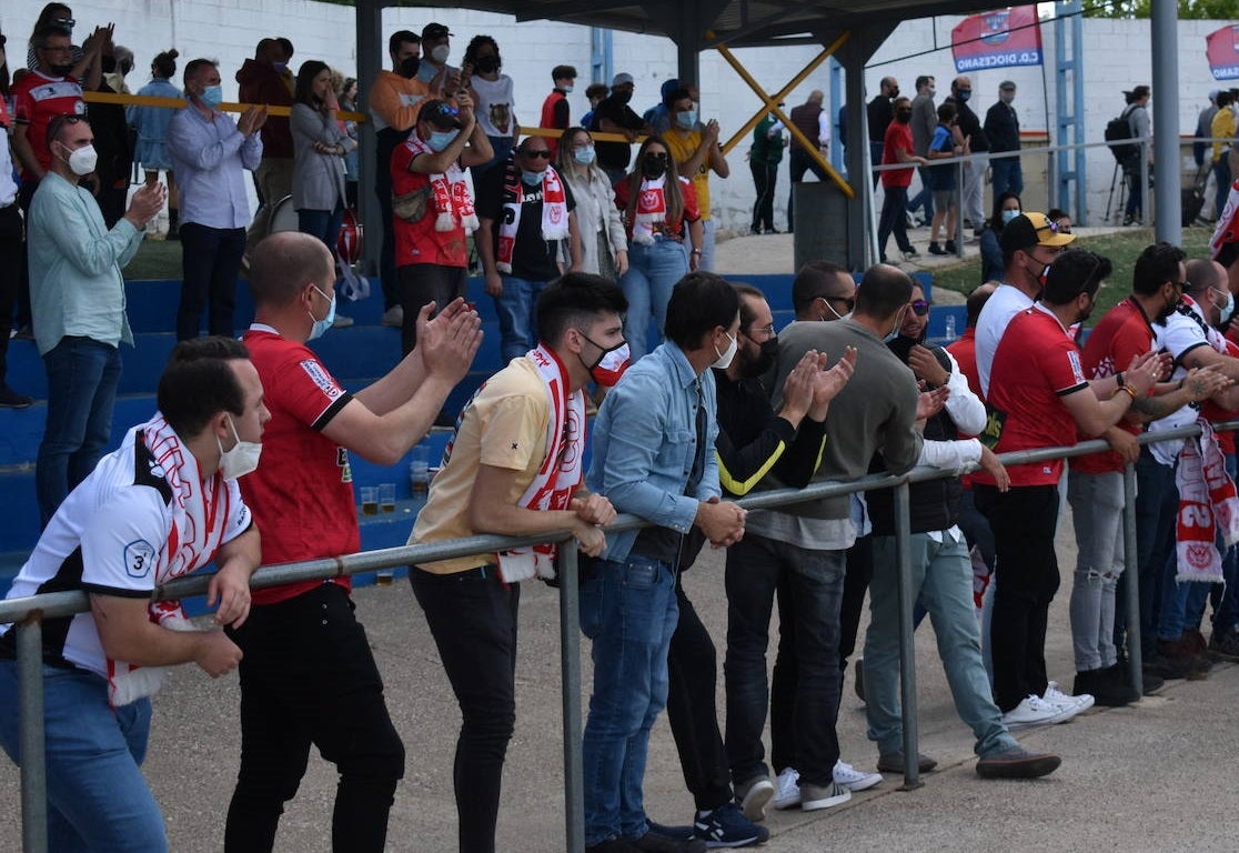 La aficion miajadeña ha acompañado a su equipo hasta el final (partido de play off frente al Diocesano) 