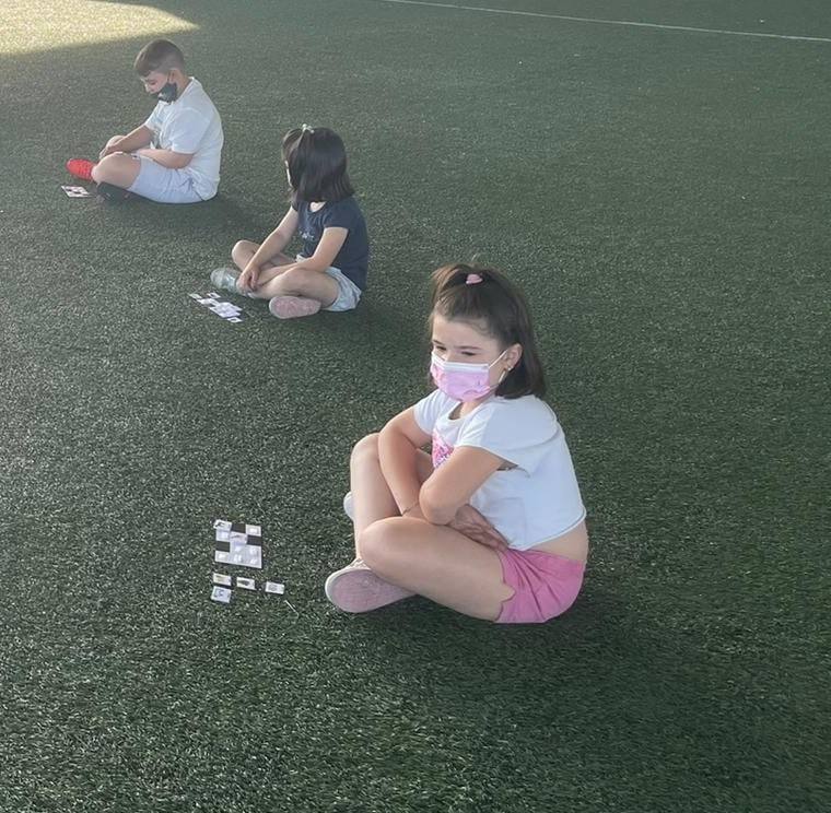 Los pequeños y pequeñas de Miajadas, Alonso de Ojeda y Casar de Miajadas disfrutaron durante todo el mes de mayo de actividades lúdicas y socioculturales, bien en la Laguna Nueva de Miajadas, bien en la Plaza de España de ambas pedanías. Todos llegaron con unas ganas locas de divertirse con los compañeros, prueba de ello es que las plazas ofertadas fueron cubiertas, por lo que incluso se amplió el número de días para que ninguno se quedara sin participar en los juegos, realizados siempre al aire libre. 