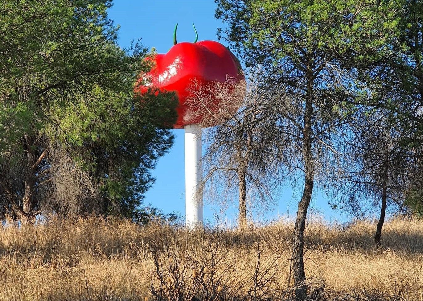 Una de las partidas irá destinada a crear un área de descanso alrededor del monumento del tomate 