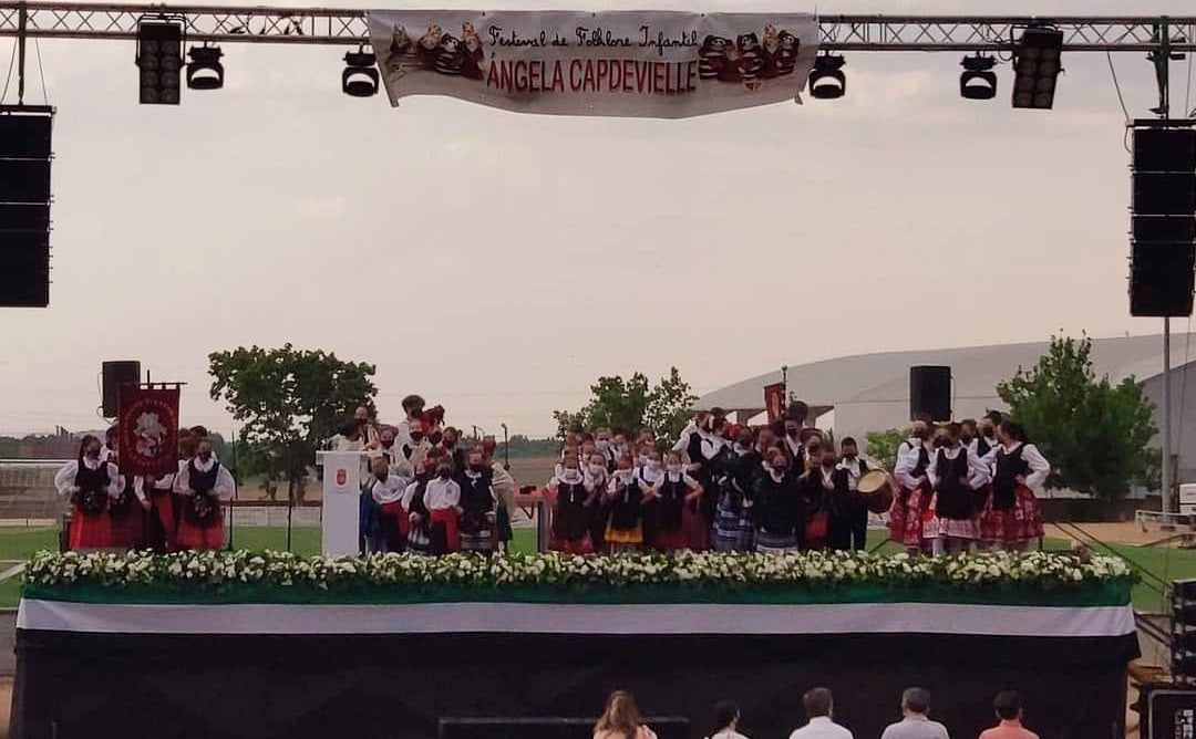 XIX Festival de folklore infantil 'Ángela Capdevielle' celebrado ayer en Miajadas 