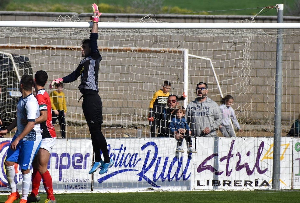 Damián durante un partido la pasada temporada ante el Olivenza 