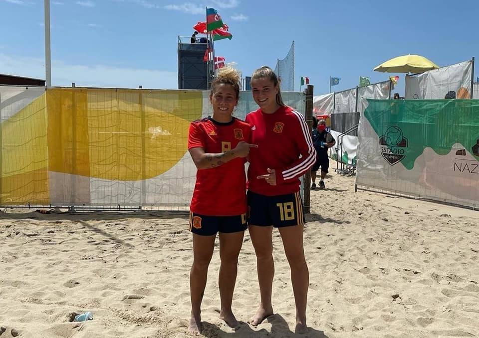 María Barquero (a la derecha) con su compañera de selección Sara Tui 