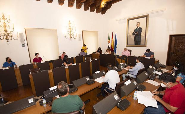 Un momento de la reunión de Carlos Carlos con los representantes de los 14 grupos de Acción Local de la provincia.