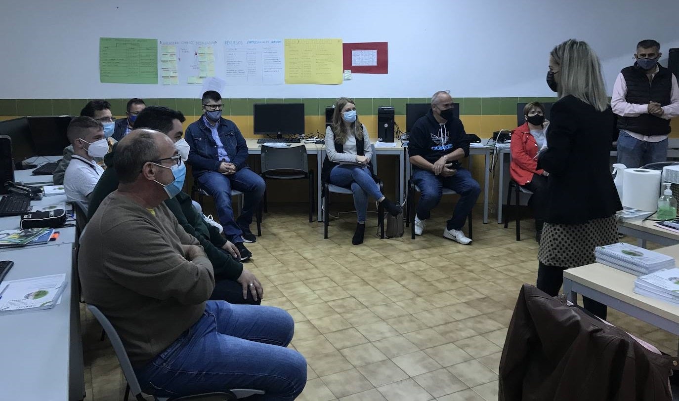 Los alumnos de la Lanzadera de Empleo de Miajadas durante la visita 
