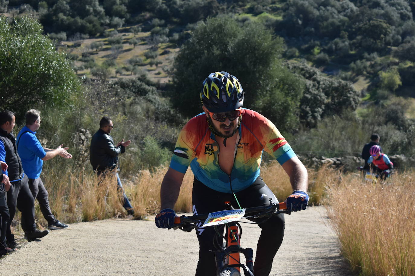 Más de 1.000 ciclistas de distintos puntos de la región y el país se dieron cita en una de las pruebas más conocidas en el mundo del ciclismo: la 'Titán de los Ríos', convertida ya en un referente, por sus parajes naturales, por sus recorridos, por su dificultad, por su emoción. 