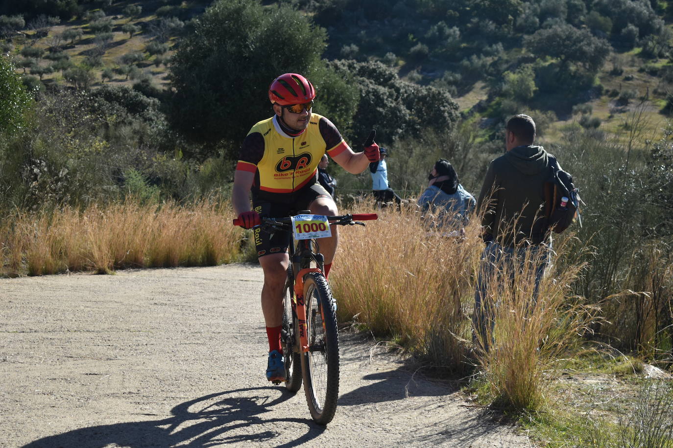 Más de 1.000 ciclistas de distintos puntos de la región y el país se dieron cita en una de las pruebas más conocidas en el mundo del ciclismo: la 'Titán de los Ríos', convertida ya en un referente, por sus parajes naturales, por sus recorridos, por su dificultad, por su emoción. 