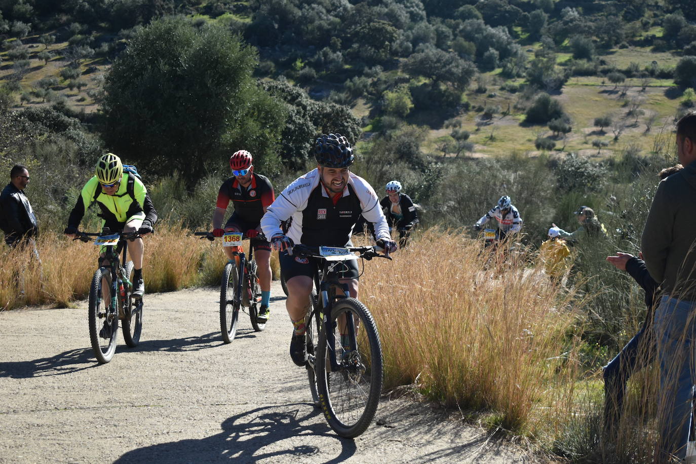 Más de 1.000 ciclistas de distintos puntos de la región y el país se dieron cita en una de las pruebas más conocidas en el mundo del ciclismo: la 'Titán de los Ríos', convertida ya en un referente, por sus parajes naturales, por sus recorridos, por su dificultad, por su emoción. 