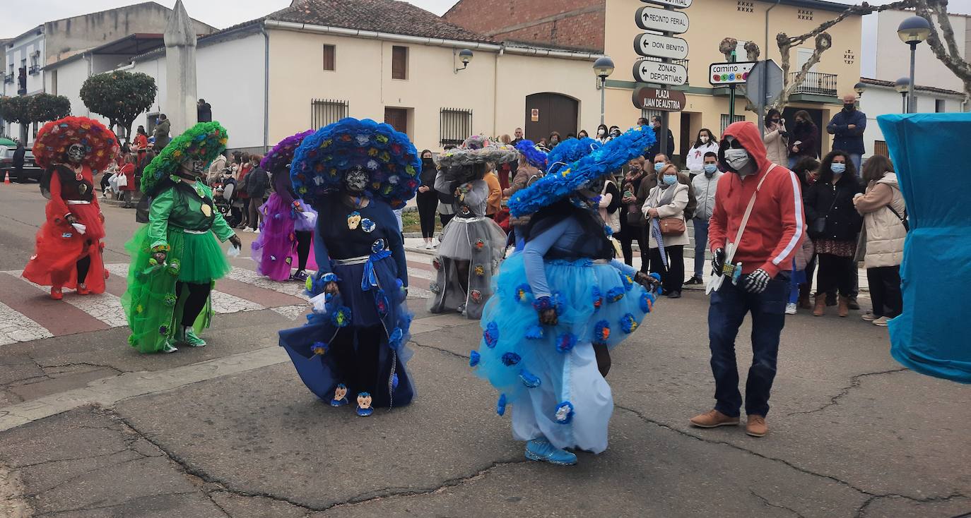 Comparsa 'Las Catrinas y Coco' en Miajadas 