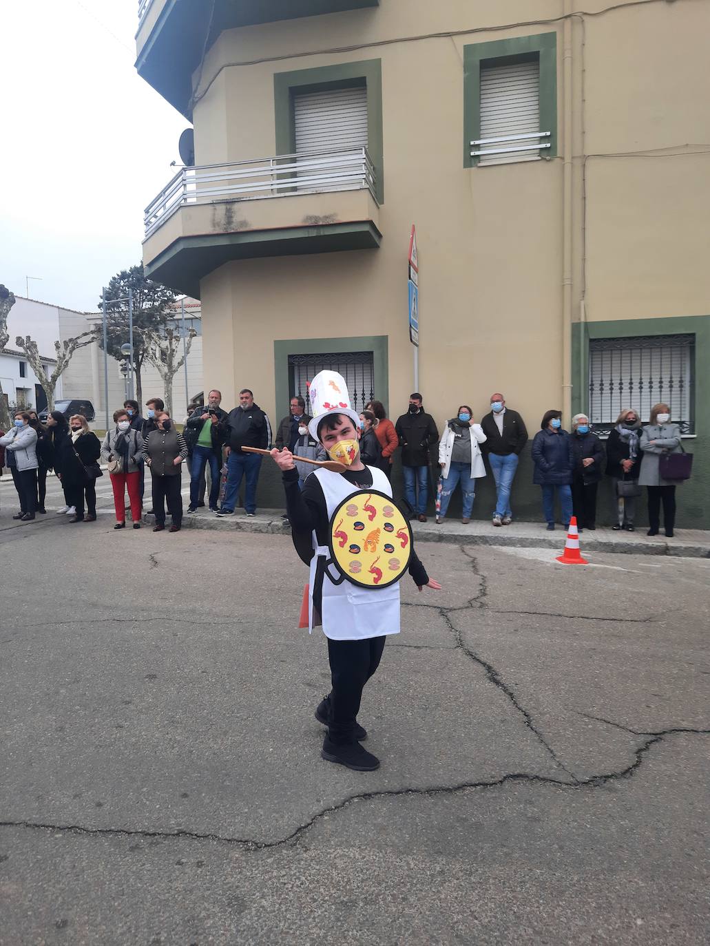 Miajadas ha vuelto a celebrar su gran Carnaval, lo ha vivido por todo lo alto y lo ha despedido con todos los honores. El desfile del sábado devolvió la alegría a las calles de la localidad entre música y color, y el entierro de la sardina ofreció risas y un final dulce para la vuelta de esta celebración. 
