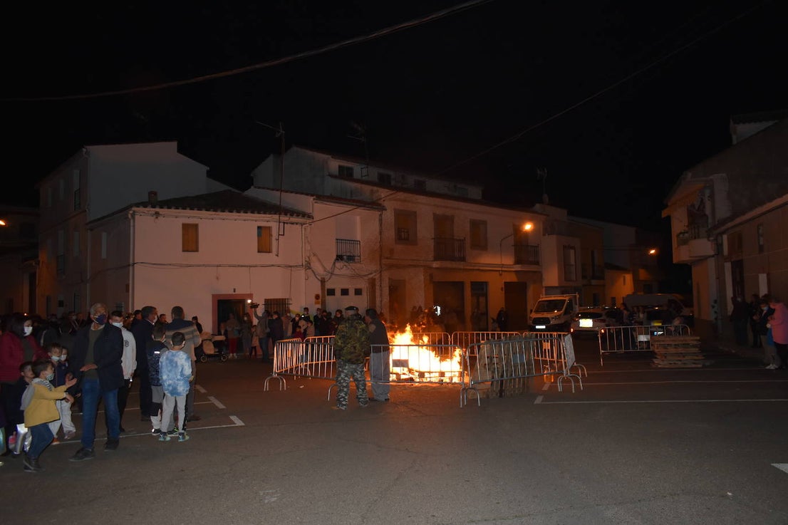 Miajadas ha vuelto a celebrar su gran Carnaval, lo ha vivido por todo lo alto y lo ha despedido con todos los honores. El desfile del sábado devolvió la alegría a las calles de la localidad entre música y color, y el entierro de la sardina ofreció risas y un final dulce para la vuelta de esta celebración. 
