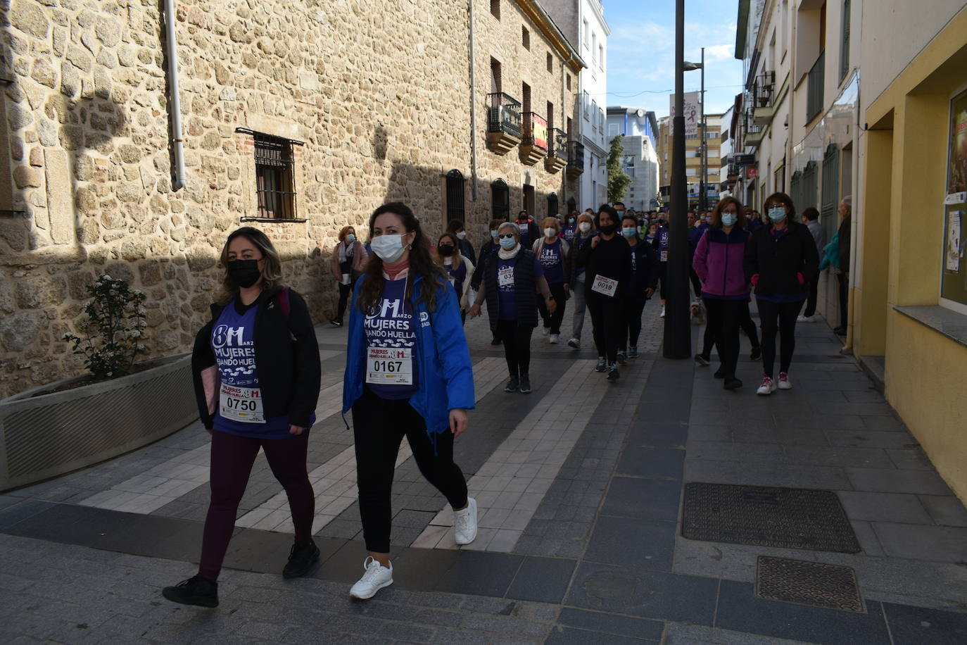 El pasado sábado 5 de marzo Miajadas acogió con antelación su tradicional marcha por el Día Internacional de la mujer, 8 M, en la que miajadeños y miajadeñas marcaron juntos el camino por la igualdad entre hombres y mujeres. Tras la marcha participaron en una Master Class de Zumba y entraron en el sorteo de una bicicleta, cuya ganadora fue Beatriz Barquilla. 