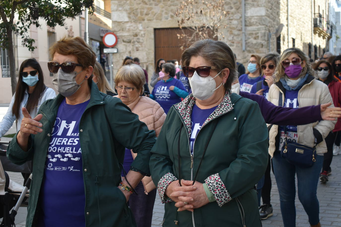 El pasado sábado 5 de marzo Miajadas acogió con antelación su tradicional marcha por el Día Internacional de la mujer, 8 M, en la que miajadeños y miajadeñas marcaron juntos el camino por la igualdad entre hombres y mujeres. Tras la marcha participaron en una Master Class de Zumba y entraron en el sorteo de una bicicleta, cuya ganadora fue Beatriz Barquilla. 