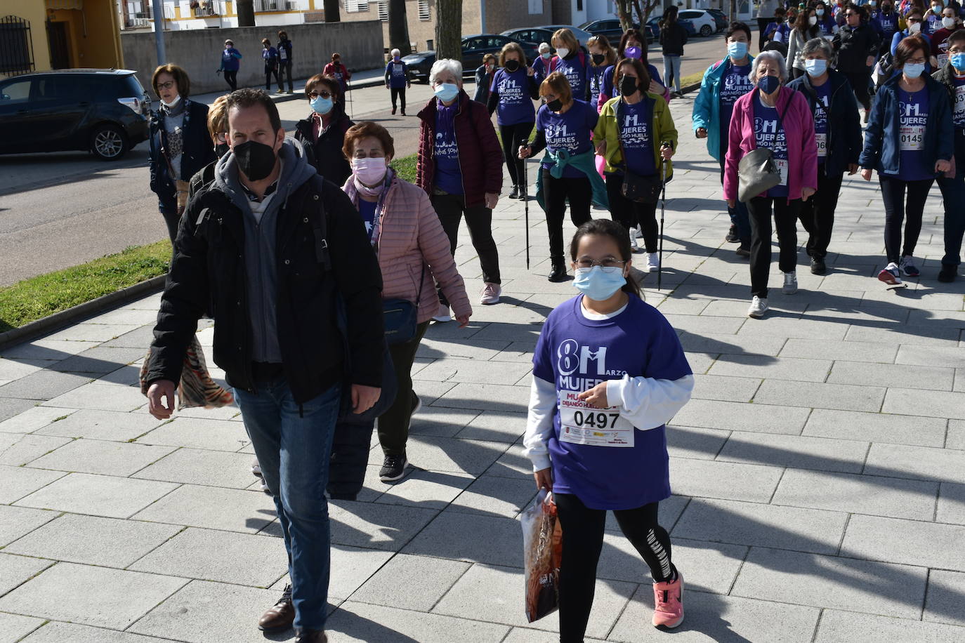 El pasado sábado 5 de marzo Miajadas acogió con antelación su tradicional marcha por el Día Internacional de la mujer, 8 M, en la que miajadeños y miajadeñas marcaron juntos el camino por la igualdad entre hombres y mujeres. Tras la marcha participaron en una Master Class de Zumba y entraron en el sorteo de una bicicleta, cuya ganadora fue Beatriz Barquilla. 