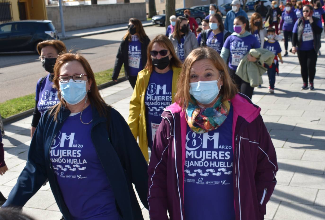 El pasado sábado 5 de marzo Miajadas acogió con antelación su tradicional marcha por el Día Internacional de la mujer, 8 M, en la que miajadeños y miajadeñas marcaron juntos el camino por la igualdad entre hombres y mujeres. Tras la marcha participaron en una Master Class de Zumba y entraron en el sorteo de una bicicleta, cuya ganadora fue Beatriz Barquilla. 