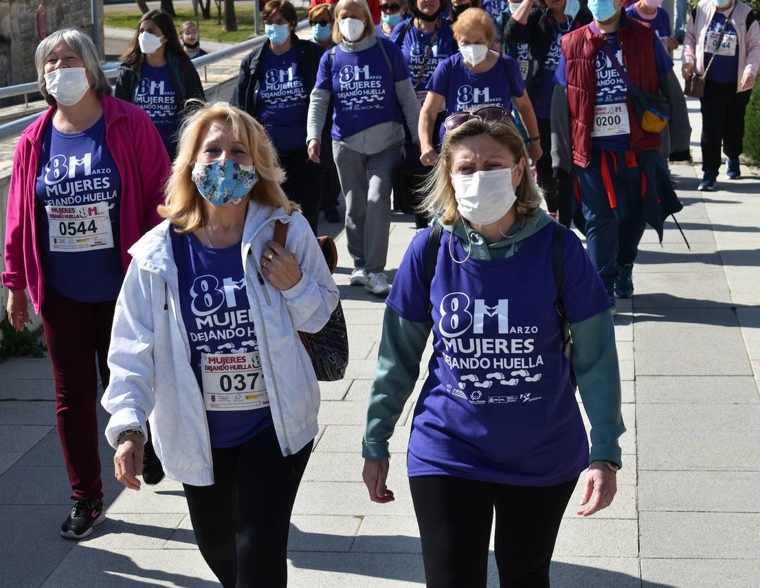 El pasado sábado 5 de marzo Miajadas acogió con antelación su tradicional marcha por el Día Internacional de la mujer, 8 M, en la que miajadeños y miajadeñas marcaron juntos el camino por la igualdad entre hombres y mujeres. Tras la marcha participaron en una Master Class de Zumba y entraron en el sorteo de una bicicleta, cuya ganadora fue Beatriz Barquilla. 