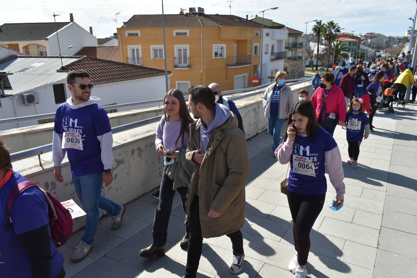 El pasado sábado 5 de marzo Miajadas acogió con antelación su tradicional marcha por el Día Internacional de la mujer, 8 M, en la que miajadeños y miajadeñas marcaron juntos el camino por la igualdad entre hombres y mujeres. Tras la marcha participaron en una Master Class de Zumba y entraron en el sorteo de una bicicleta, cuya ganadora fue Beatriz Barquilla. 