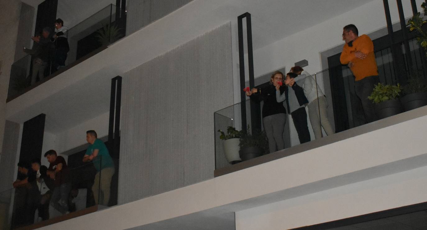 Los miajadeños volvieron a vivir su Semana Santa. Volvieron a llorar la muerte de Jesucristo acompañando al Cristo de la Piedad, la Piedad, el Santo Sepulcro y la Virgen de los Dolores, y volvieron a celebrar su resurrección con el encuentro entre el Cristo Resucitado y la Virgen. Una Semana Santa como hacía dos años no habían podido celebrar y que han vuelto a disfrutar con todos los honores 