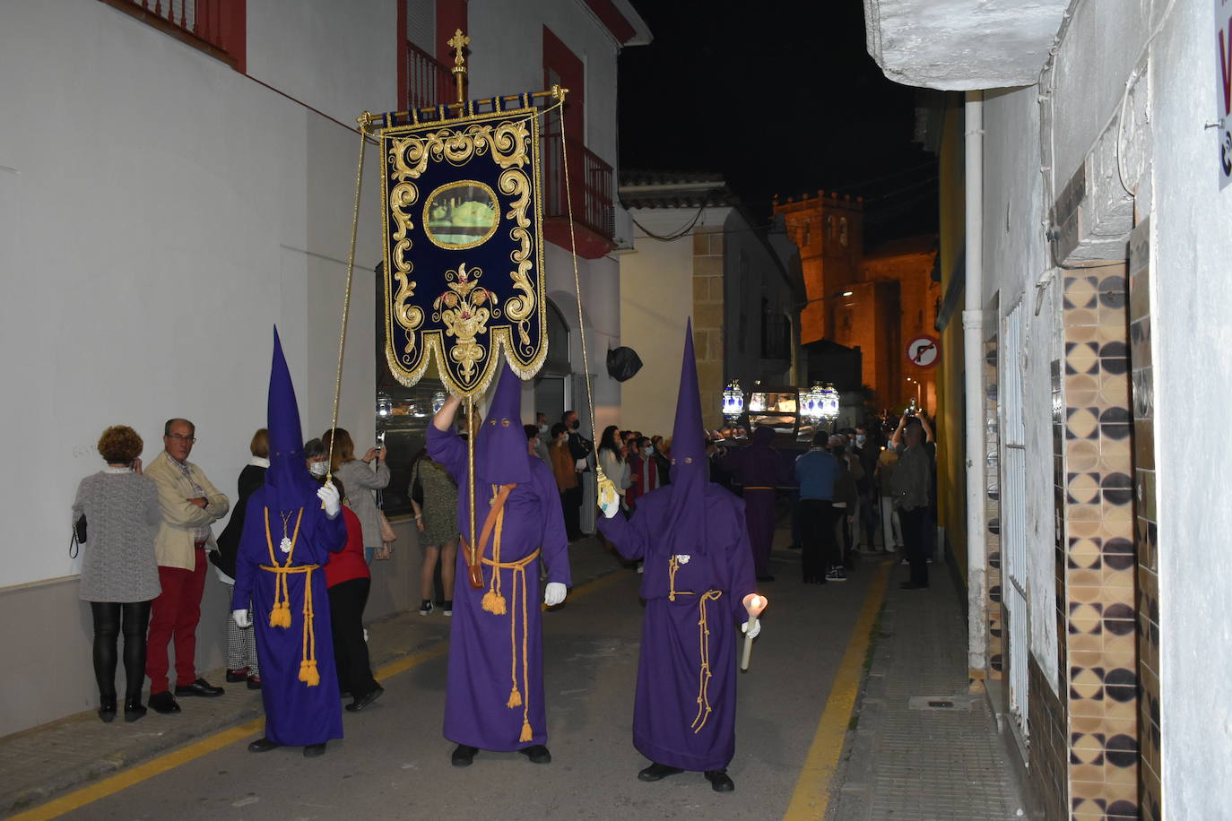 Los miajadeños volvieron a vivir su Semana Santa. Volvieron a llorar la muerte de Jesucristo acompañando al Cristo de la Piedad, la Piedad, el Santo Sepulcro y la Virgen de los Dolores, y volvieron a celebrar su resurrección con el encuentro entre el Cristo Resucitado y la Virgen. Una Semana Santa como hacía dos años no habían podido celebrar y que han vuelto a disfrutar con todos los honores 
