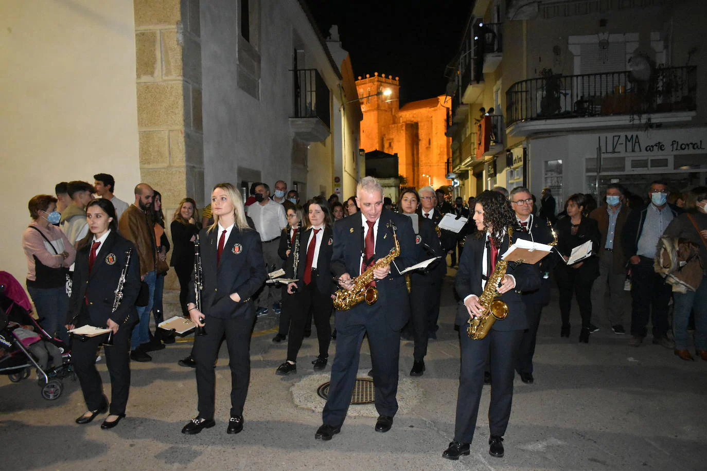 Los miajadeños volvieron a vivir su Semana Santa. Volvieron a llorar la muerte de Jesucristo acompañando al Cristo de la Piedad, la Piedad, el Santo Sepulcro y la Virgen de los Dolores, y volvieron a celebrar su resurrección con el encuentro entre el Cristo Resucitado y la Virgen. Una Semana Santa como hacía dos años no habían podido celebrar y que han vuelto a disfrutar con todos los honores 