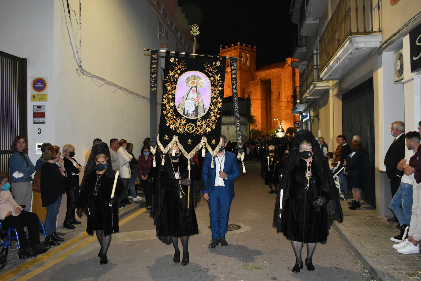 Los miajadeños volvieron a vivir su Semana Santa. Volvieron a llorar la muerte de Jesucristo acompañando al Cristo de la Piedad, la Piedad, el Santo Sepulcro y la Virgen de los Dolores, y volvieron a celebrar su resurrección con el encuentro entre el Cristo Resucitado y la Virgen. Una Semana Santa como hacía dos años no habían podido celebrar y que han vuelto a disfrutar con todos los honores 