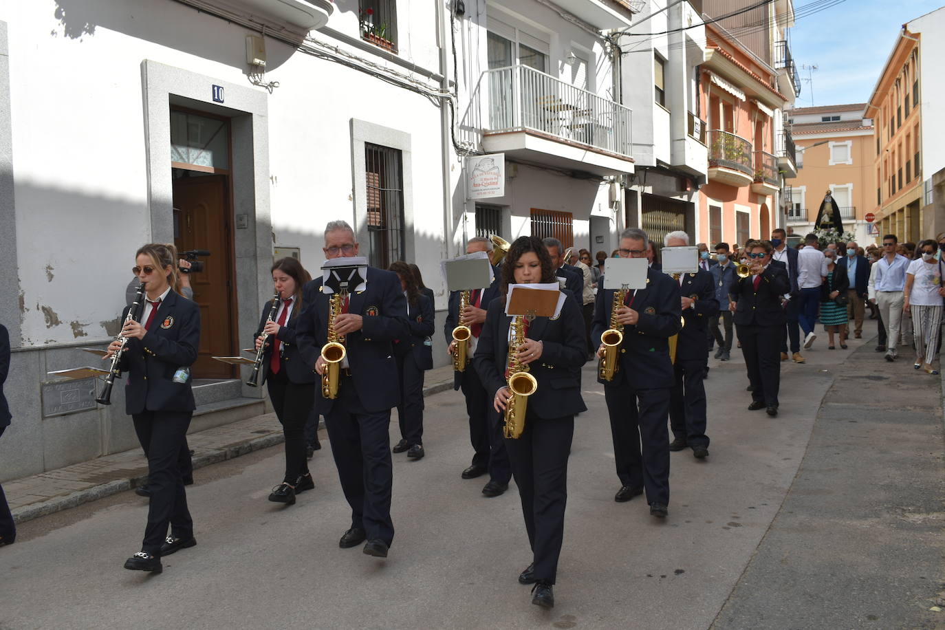 Los miajadeños volvieron a vivir su Semana Santa. Volvieron a llorar la muerte de Jesucristo acompañando al Cristo de la Piedad, la Piedad, el Santo Sepulcro y la Virgen de los Dolores, y volvieron a celebrar su resurrección con el encuentro entre el Cristo Resucitado y la Virgen. Una Semana Santa como hacía dos años no habían podido celebrar y que han vuelto a disfrutar con todos los honores 