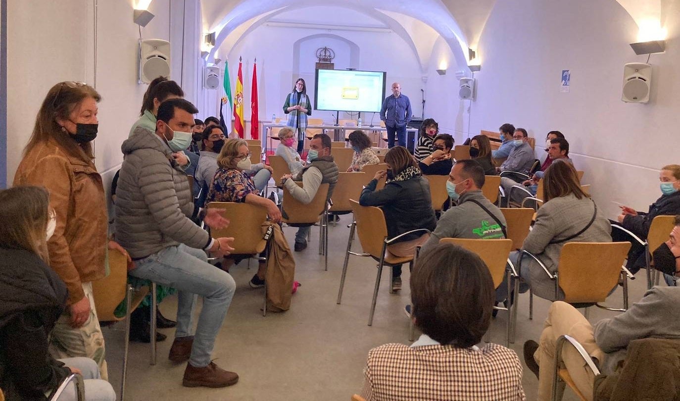 Reunión mantenida en Miajadas con los representantes de los distintos sectores de la comarca 