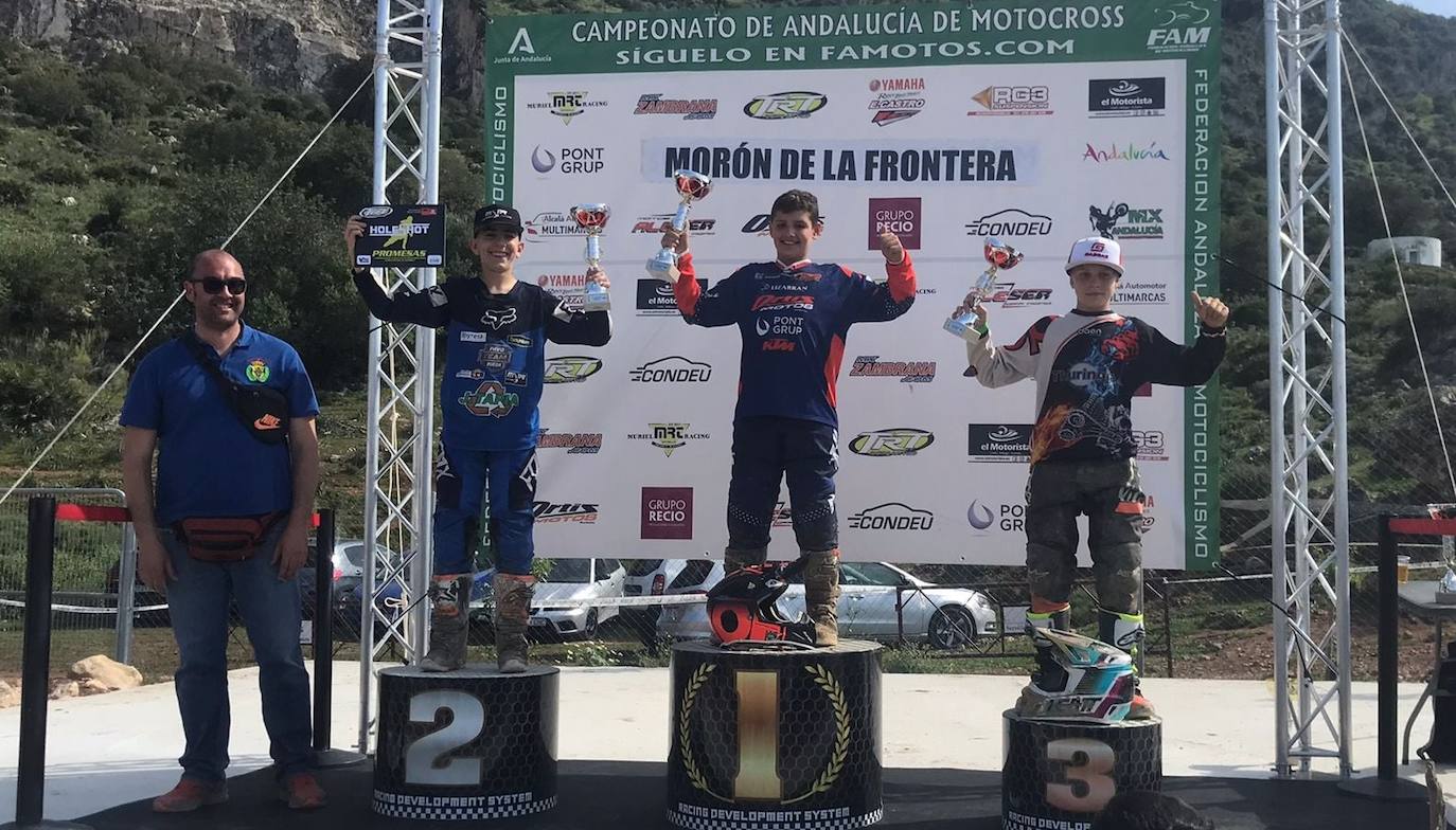 Samuel Tapia (segundo puesto) en el podium de Morón de la Frontera 