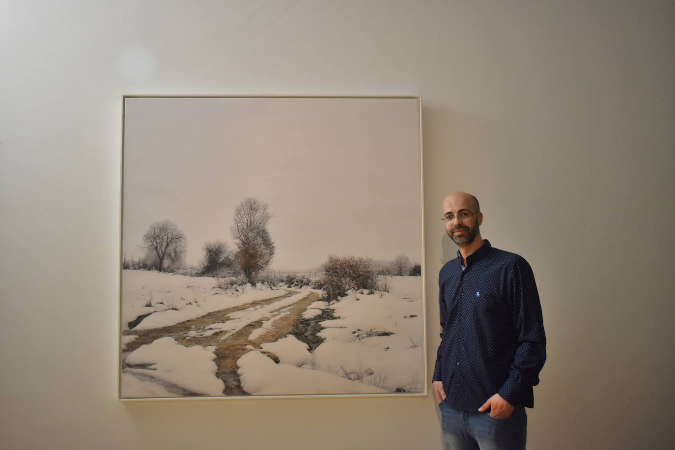 El XI Certamen de Pintura Fundación Laura Otero vivió una gala final memorable. Con el grupo musical Anam Camerata amenizando la noche en el Palacio Obispo Solís, y el neumólogo Juan Fernando Masa como invitado de honor, la fundación retomó su tradición de la forma más emotiva, esperada y especial. Guillermo Sedano ha sido el ganador de esta edición con 'Camino del vuelta al norte', mientras que Juan Carlos Gil ha conseguido el segundo premio con 'Composición con patines' y David Palomero se ha hecho con el Accésit con 'Lucía'. Tras el acto oficial, los asistentes pudieron disfrutar de la exposición, abierta hasta el 15 de julio. 