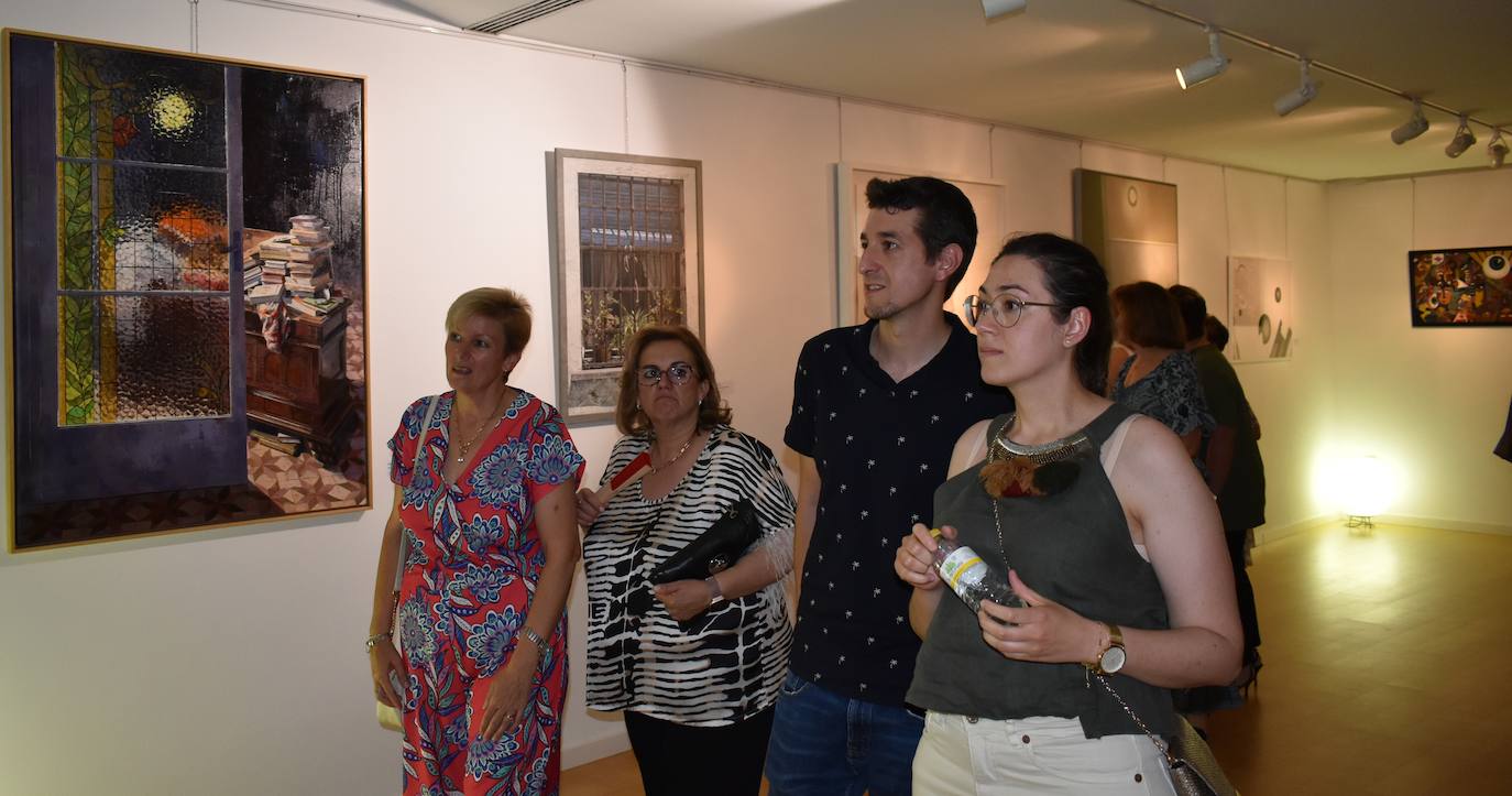 El XI Certamen de Pintura Fundación Laura Otero vivió una gala final memorable. Con el grupo musical Anam Camerata amenizando la noche en el Palacio Obispo Solís, y el neumólogo Juan Fernando Masa como invitado de honor, la fundación retomó su tradición de la forma más emotiva, esperada y especial. Guillermo Sedano ha sido el ganador de esta edición con 'Camino del vuelta al norte', mientras que Juan Carlos Gil ha conseguido el segundo premio con 'Composición con patines' y David Palomero se ha hecho con el Accésit con 'Lucía'. Tras el acto oficial, los asistentes pudieron disfrutar de la exposición, abierta hasta el 15 de julio. 