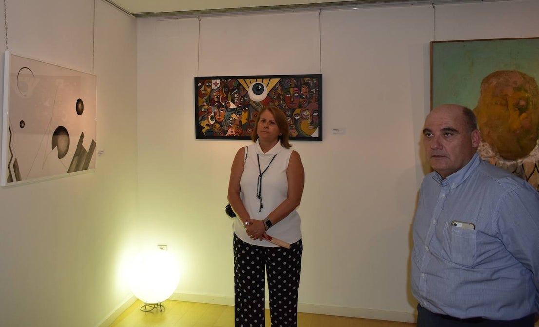 El XI Certamen de Pintura Fundación Laura Otero vivió una gala final memorable. Con el grupo musical Anam Camerata amenizando la noche en el Palacio Obispo Solís, y el neumólogo Juan Fernando Masa como invitado de honor, la fundación retomó su tradición de la forma más emotiva, esperada y especial. Guillermo Sedano ha sido el ganador de esta edición con 'Camino del vuelta al norte', mientras que Juan Carlos Gil ha conseguido el segundo premio con 'Composición con patines' y David Palomero se ha hecho con el Accésit con 'Lucía'. Tras el acto oficial, los asistentes pudieron disfrutar de la exposición, abierta hasta el 15 de julio. 