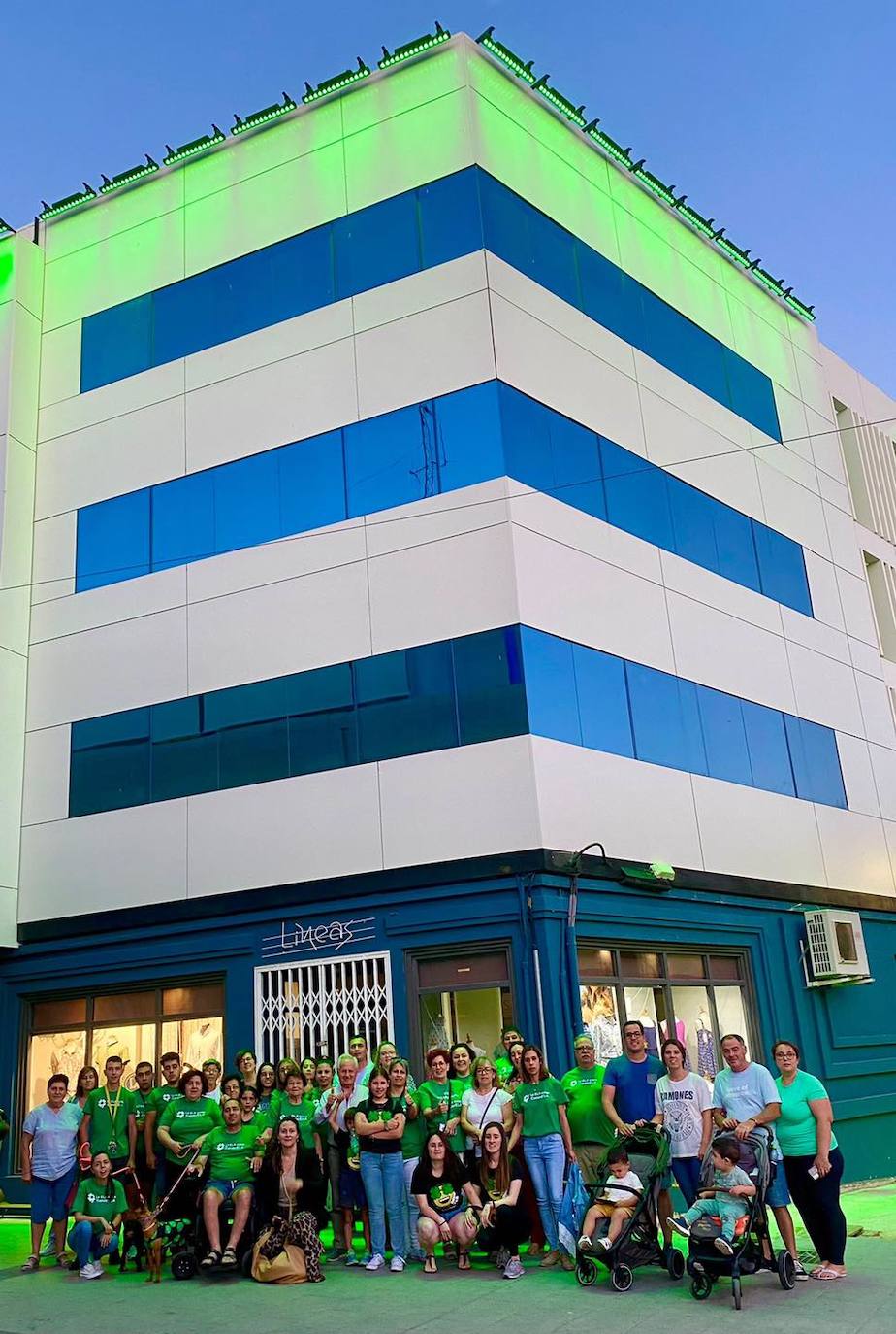 El 21 de junio el edificio CET de Miajadas se iluminó de verde como símbolo de lucha contra la ELA 